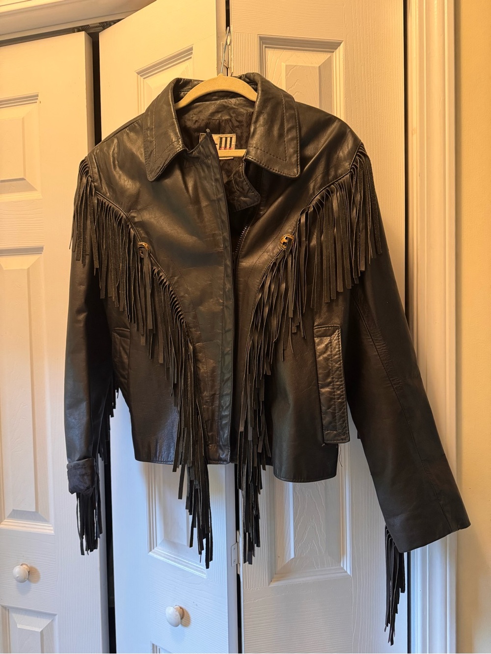 Vintage Women’s G-III Black Leather Fringe Jacket
